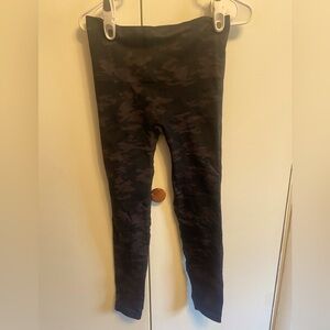 Spanx Sz Large Full Length Camp Print Leggings
